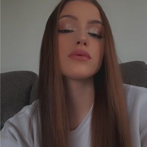 Meet your Posher, Alysin